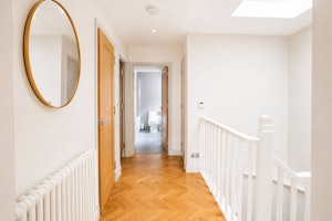Mayfair Escape image 3