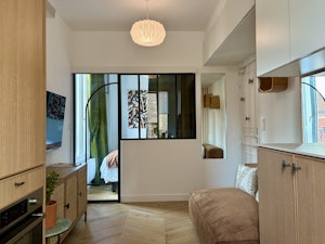 The Cocoon of Paris image 4