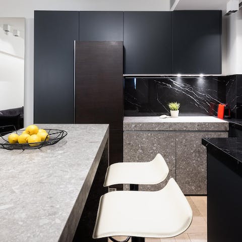 Start mornings with a bite to eat at the sleek breakfast bar