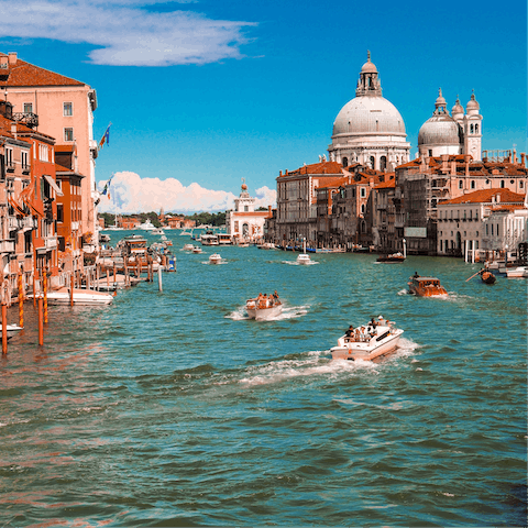 Stay just a short stroll from Venice's sought-after sights