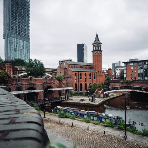 Grab a drink and a bite to eat in Castlefield, one of Manchester’s coolest neighbourhoods