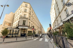 Sapphire Parisian Sky image 11