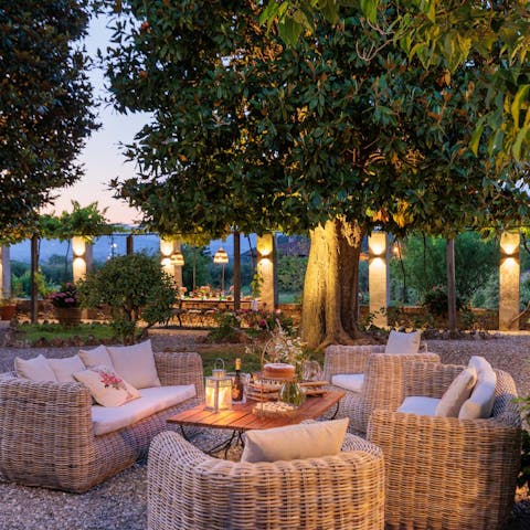 Come together for an evening aperitivo in the garden