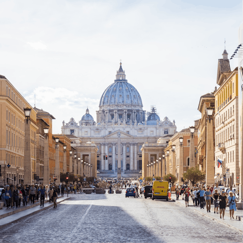 Stay just a thirty-minute walk from The Vatican