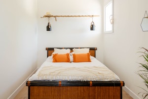 Queen of California image 11