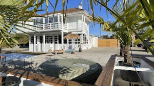 Queen of California image 2