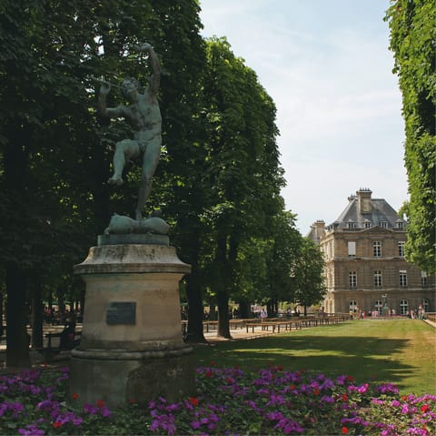 Take a breakfast picnic of croissants and coffee to nearby Jardin du Luxembourg
