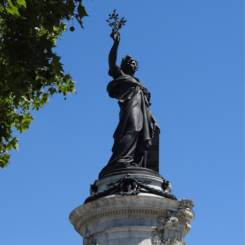 Stay at République, one of the most central areas of Paris