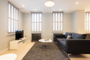 London Luxe image 1