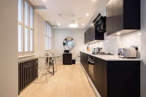 London Luxe image 8