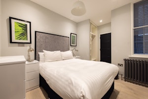 London Luxe image 6
