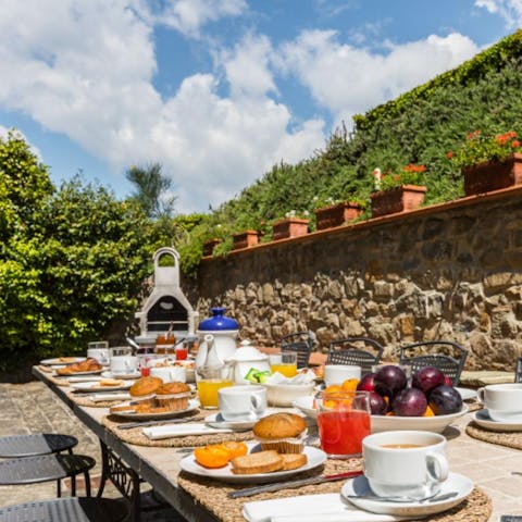 Try your hand at authentic Tuscan cuisine and dine alfresco