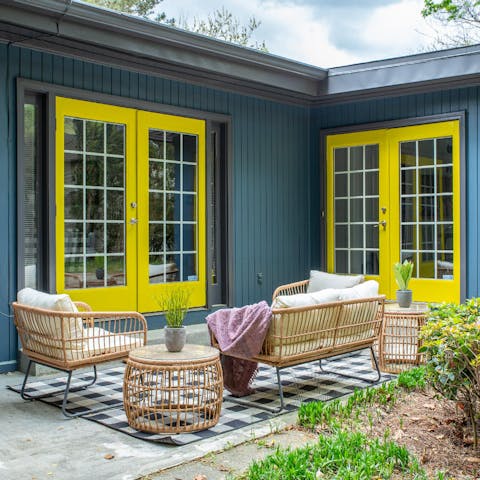 Share a jug of peach iced tea on the private deck