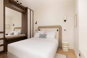 Parisian Getaway image 2