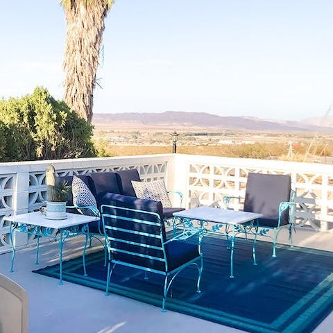 Whip up a cocktail to drink on the terrace as you take in the desert vistas
