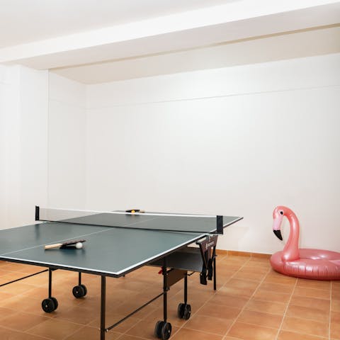 Challenge your loved ones to a ping pong match without even leaving this home