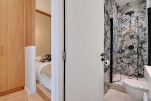 Parisian Rest image 5