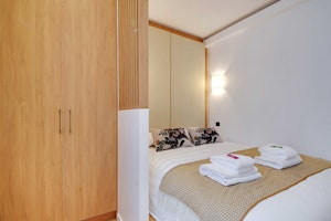 Parisian Rest image 4
