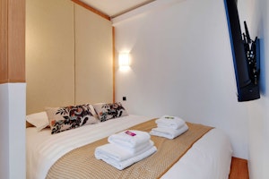 Parisian Rest image 2