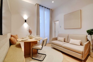 Parisian Rest image 1