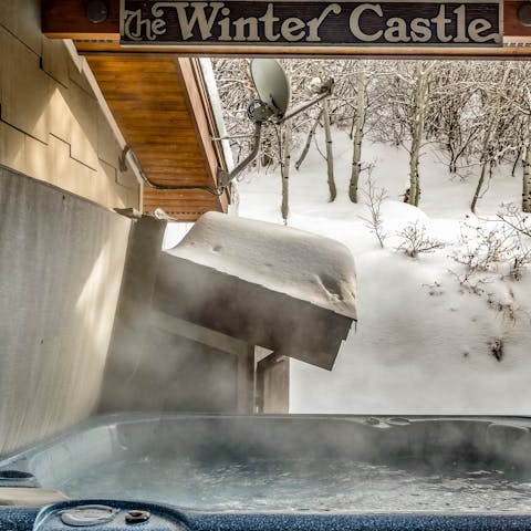 The outdoor hot tub 