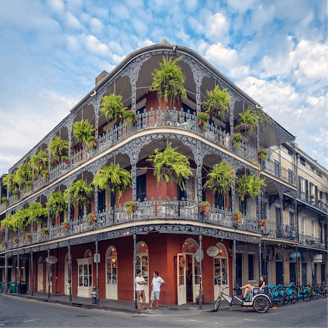 Tuck into Cajun-Creole favourites and mouthwatering seafood in the French Quarter – a ten-minute walk away