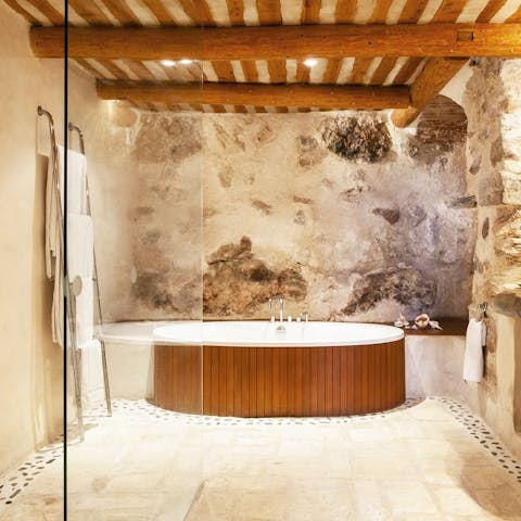 Sink into a hot bath after a busy day exploring the Côte d’Azur 