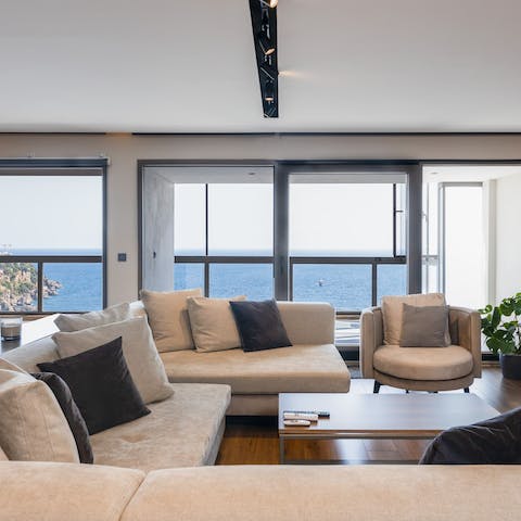 Open the windows and enjoy the sea breeze as you relax at home