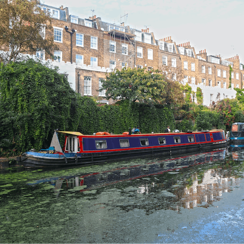 Stay in Islington, a two-minute walk from Regent's Canal