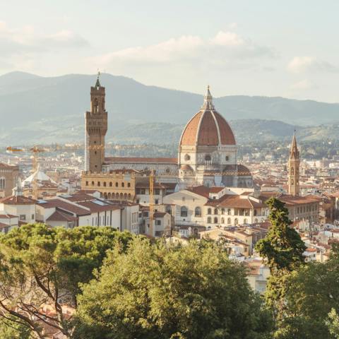 Walk just ten minutes to the iconic Piazza del Duomo