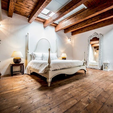 Sleep soundly in romantic bedrooms with character features