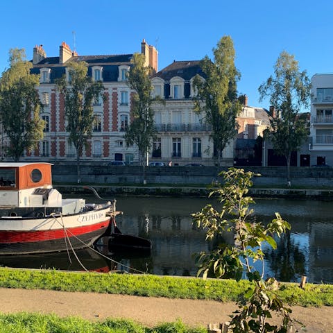 Make the most of your home's superb location between the Sacré Coeur district and the Arsenal Redon, a few minutes from the Nantes bridge and the city centre