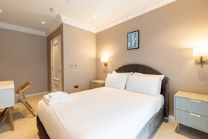 Luxe London image 7