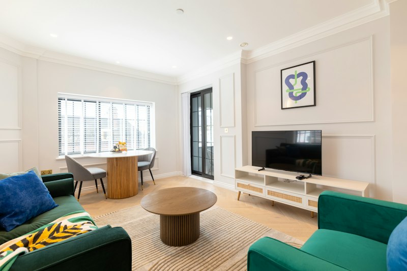 Luxe London additional image