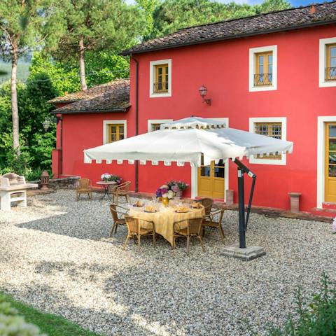 Feast on Tuscan-inspired dishes in the sunshine