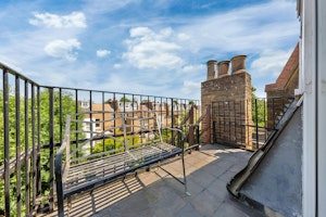 West London Abode image 2