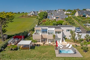 Ocean View Gem image 3