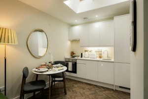 Bristolian Abode image 5