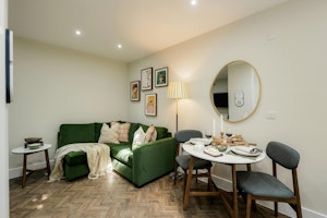 Bristolian Abode image 3