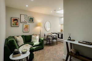 Bristolian Abode image 2