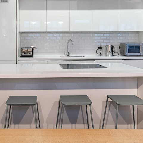Cook sociably thanks to an open-plan kitchen and breakfast bar