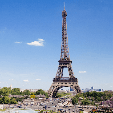 Stay just a few minutes walk from the Champ de Mars and the Eiffel Tower