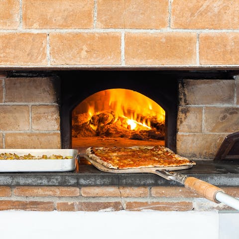 Cook up an Amalfi pizza in the pizza oven