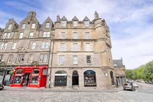Castle & Cobblestone image 3