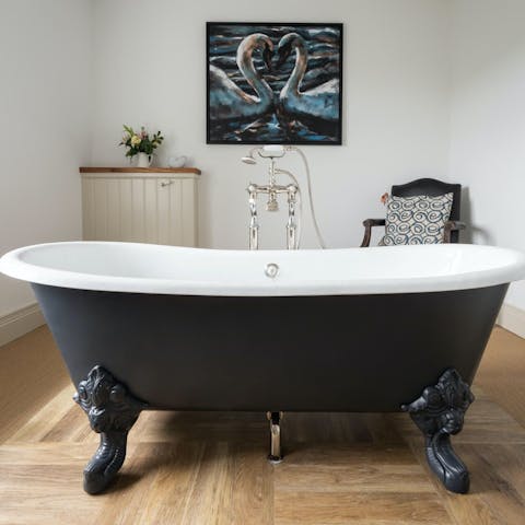 Treat yourself to a luxurious bath in the main bedroom's en-suite 