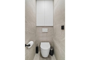 Parisian Courtyard Home image 12