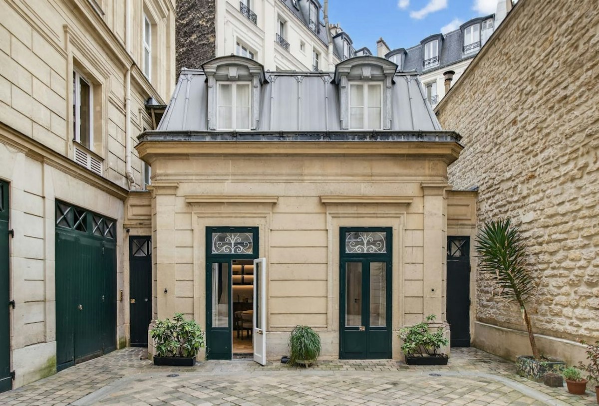 Parisian Courtyard Home, Ile-de-France