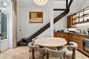 Parisian Courtyard Home image 6