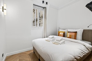 Parisian Courtyard Home image 3
