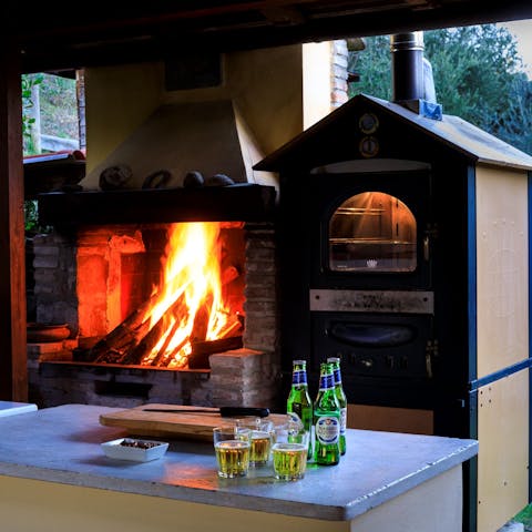 Fire up the barbecue or try your hand at whipping up a traditional pizza in the pizza oven